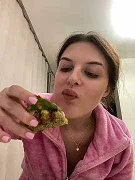 Snapshot of little_belucci chatting on 03.19.25 little belucci online show from 03.19.25