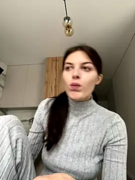Snapshot of little_belucci chatting on 10.01.25 little belucci online show from 10.01.25