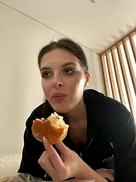 little belucci online show from 11.05.25