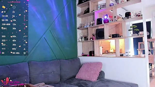  alleyesonme  online show from 03.13.25