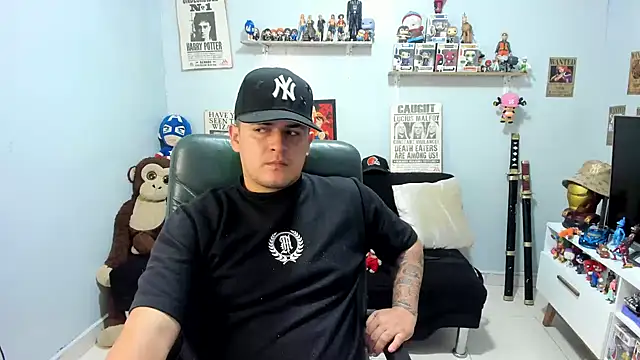 Snapshot of ney_22 chatting on 05.19.26 ney 22 online show from 05.19.26
