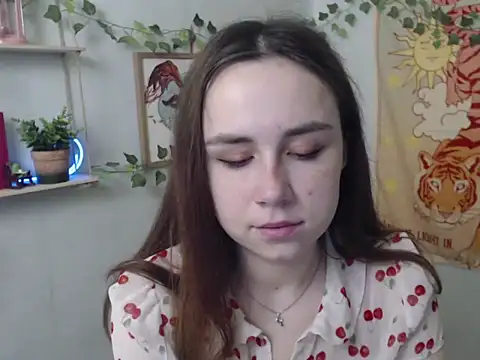 Snapshot of VeryVeryVeryShy_ chatting on 04.08.26 VeryVeryVeryShy online show from 04.08.26