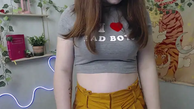 Snapshot of VeryVeryVeryShy_ chatting on 04.11.26 VeryVeryVeryShy online show from 04.11.26