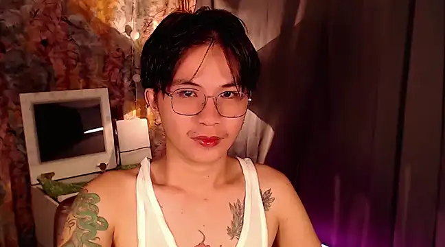 Snapshot of Sexy_Handsome_Drex chatting on 12.22.24 Sexy Handsome Drex online show from 12.22.24