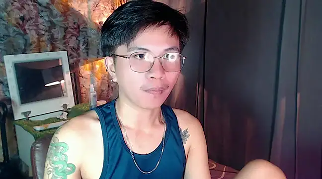 Snapshot of Sexy_Handsome_Drex chatting on 02.13.25 Sexy Handsome Drex online show from 02.13.25