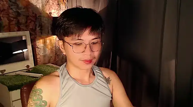 Snapshot of Sexy_Handsome_Drex chatting on 02.15.25 Sexy Handsome Drex online show from 02.15.25