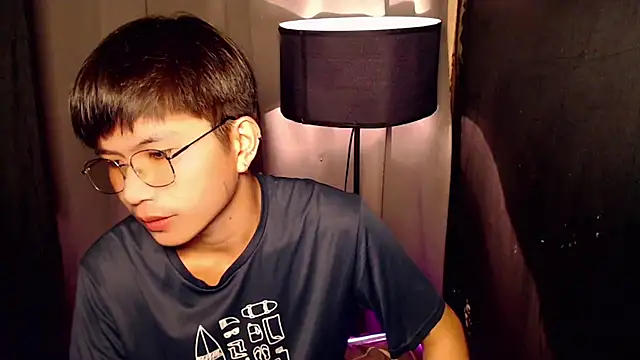 Snapshot of Sexy_Handsome_Drex chatting on 02.28.25 Sexy Handsome Drex online show from 02.28.25