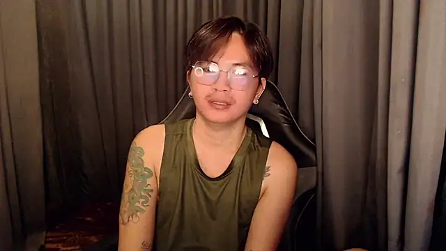 Snapshot of Sexy_Handsome_Drex chatting on 10.12.25 Sexy Handsome Drex online show from 10.12.25