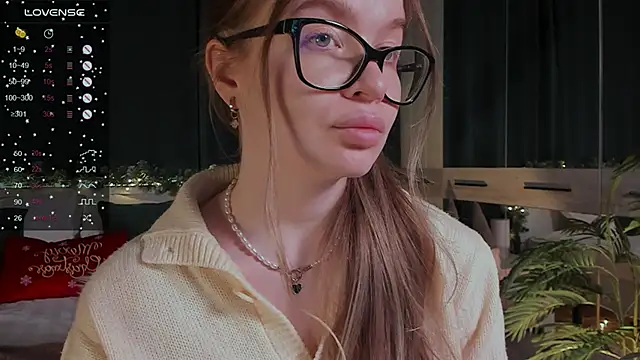 Snapshot of Virtual_Girll chatting on 12.23.24 Virtual Girll online show from 12.23.24