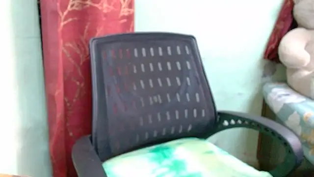 Snapshot of sweet-alia chatting on 04.15.26 sweet-alia online show from 04.15.26