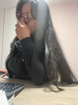 Snapshot of SWEETLILY18 chatting on 12.21.24 SWEETLILY18 online show from 12.21.24