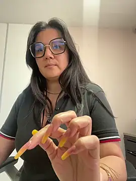 Snapshot of SWEETLILY18 chatting on 12.21.24 SWEETLILY18 online show from 12.21.24