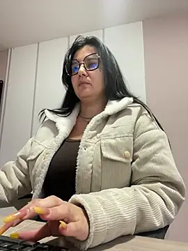 Snapshot of SWEETLILY18 chatting on 01.04.25 SWEETLILY18 online show from 01.04.25