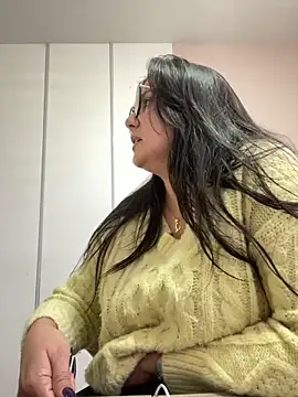 Snapshot of SWEETLILY18 chatting on 01.10.25 SWEETLILY18 online show from 01.10.25