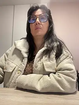 Snapshot of SWEETLILY18 chatting on 01.29.25 SWEETLILY18 online show from 01.29.25