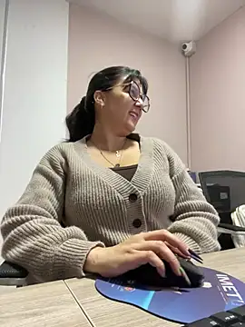 Snapshot of SWEETLILY18 chatting on 02.04.25 SWEETLILY18 online show from 02.04.25