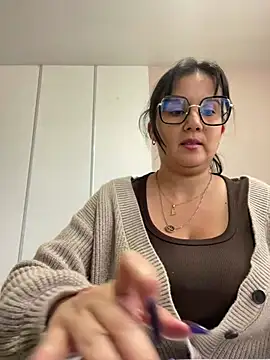 Snapshot of SWEETLILY18 chatting on 02.04.25 SWEETLILY18 online show from 02.04.25