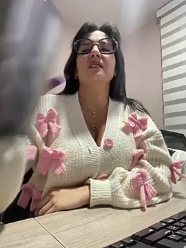 Snapshot of SWEETLILY18 chatting on 02.06.25 SWEETLILY18 online show from 02.06.25