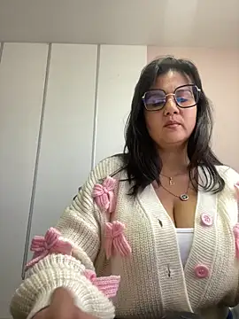 Snapshot of SWEETLILY18 chatting on 02.06.25 SWEETLILY18 online show from 02.06.25