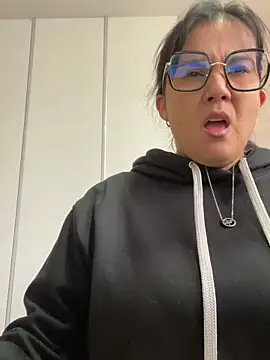 Snapshot of SWEETLILY18 chatting on 02.07.25 SWEETLILY18 online show from 02.07.25