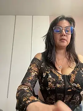 Snapshot of SWEETLILY18 chatting on 02.08.25 SWEETLILY18 online show from 02.08.25