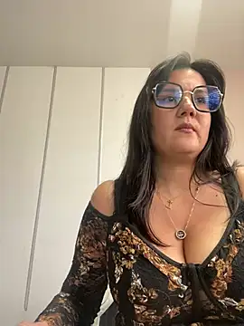 Snapshot of SWEETLILY18 chatting on 02.08.25 SWEETLILY18 online show from 02.08.25