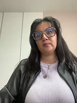 Snapshot of SWEETLILY18 chatting on 02.10.25 SWEETLILY18 online show from 02.10.25