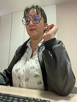 Snapshot of SWEETLILY18 chatting on 02.13.25 SWEETLILY18 online show from 02.13.25