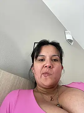 Snapshot of SWEETLILY18 chatting on 02.15.25 SWEETLILY18 online show from 02.15.25