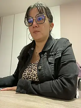 Snapshot of SWEETLILY18 chatting on 02.20.25 SWEETLILY18 online show from 02.20.25