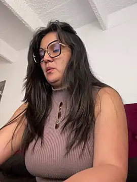 Snapshot of SWEETLILY18 chatting on 02.21.25 SWEETLILY18 online show from 02.21.25