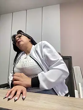 Snapshot of SWEETLILY18 chatting on 02.22.25 SWEETLILY18 online show from 02.22.25