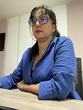 Snapshot of SWEETLILY18 chatting on 02.24.25 SWEETLILY18 online show from 02.24.25