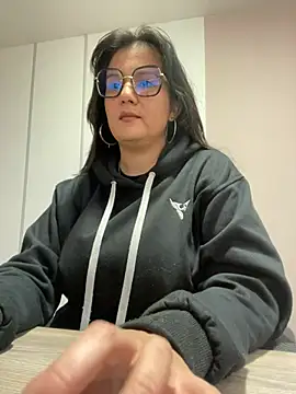 Snapshot of SWEETLILY18 chatting on 02.25.25 SWEETLILY18 online show from 02.25.25