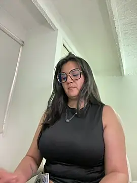 Snapshot of SWEETLILY18 chatting on 02.25.25 SWEETLILY18 online show from 02.25.25