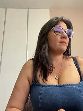 Snapshot of SWEETLILY18 chatting on 03.01.25 SWEETLILY18 online show from 03.01.25