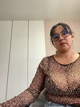 Snapshot of SWEETLILY18 chatting on 03.05.25 SWEETLILY18 online show from 03.05.25