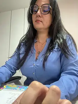 Snapshot of SWEETLILY18 chatting on 03.11.25 SWEETLILY18 online show from 03.11.25