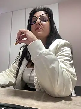 Snapshot of SWEETLILY18 chatting on 03.13.25 SWEETLILY18 online show from 03.13.25