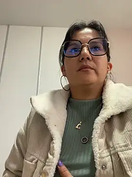 Snapshot of SWEETLILY18 chatting on 03.14.25 SWEETLILY18 online show from 03.14.25