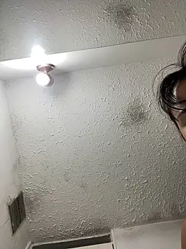 Snapshot of SWEETLILY18 chatting on 03.19.25 SWEETLILY18 online show from 03.19.25