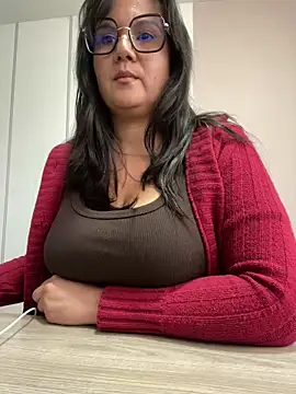 Snapshot of SWEETLILY18 chatting on 03.19.25 SWEETLILY18 online show from 03.19.25