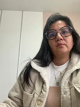 Snapshot of SWEETLILY18 chatting on 03.21.25 SWEETLILY18 online show from 03.21.25