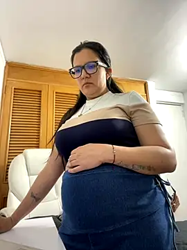 Snapshot of SWEETLILY18 chatting on 10.15.25 SWEETLILY18 online show from 10.15.25