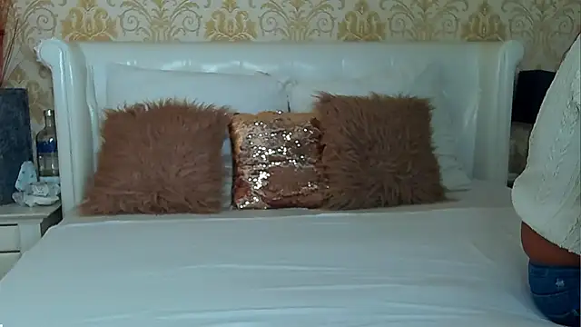 GiannaElliss online show from 12.29.24