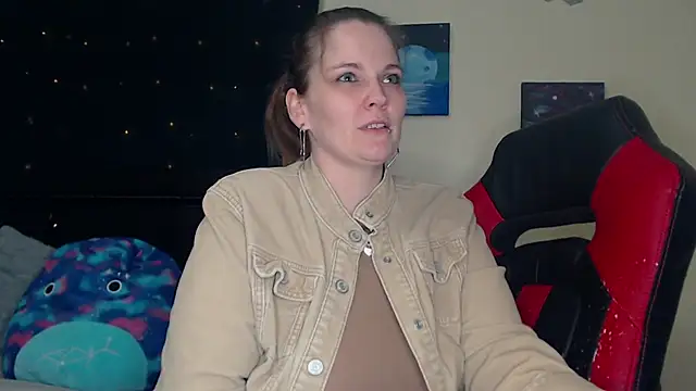 Snapshot of ToxicLilly chatting on 12.21.24 ToxicLilly online show from 12.21.24