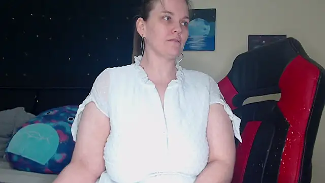 Snapshot of ToxicLilly chatting on 12.31.24 ToxicLilly online show from 12.31.24