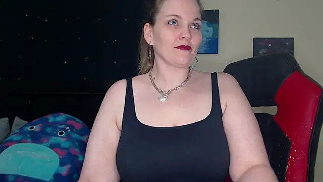 Snapshot of ToxicLilly chatting on 01.04.25 ToxicLilly online show from 01.04.25