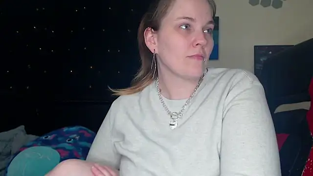Snapshot of ToxicLilly chatting on 02.21.25 ToxicLilly online show from 02.21.25