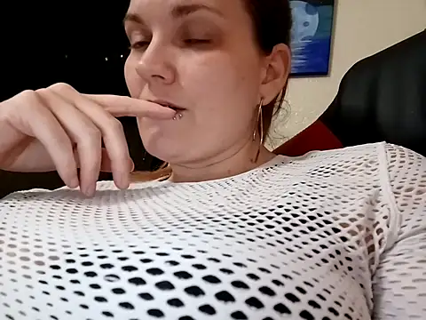 Snapshot of ToxicLilly chatting on 03.12.25 ToxicLilly online show from 03.12.25